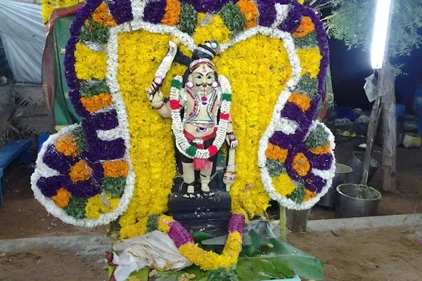 Image of: Arulmigu Vannaramadaswamy Temple Mylaudy Vadakoor - Worship of Lord Vannaramadaswamy