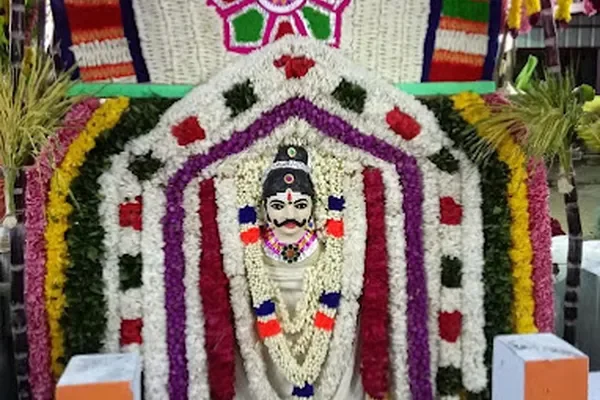 Image of: Arulmigu Sri Karuppaswamy Petchi Amman Sudalai Temple Theroor - Worship of Lord Karuppaswamy and Goddess Petchi Amman