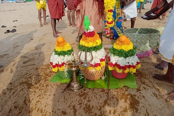 Image of: Arulmigu Mutheeswara Mutharamman Temple Thengapattanam - Worship of Lord Mutheeswara and Goddess Mutharamman