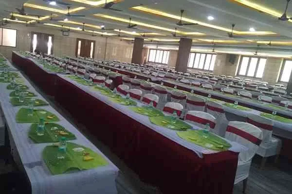 Image of: As Safa Restaurant - A Taste of Indian and Middle Eastern Cuisine in a Comfortable Setting