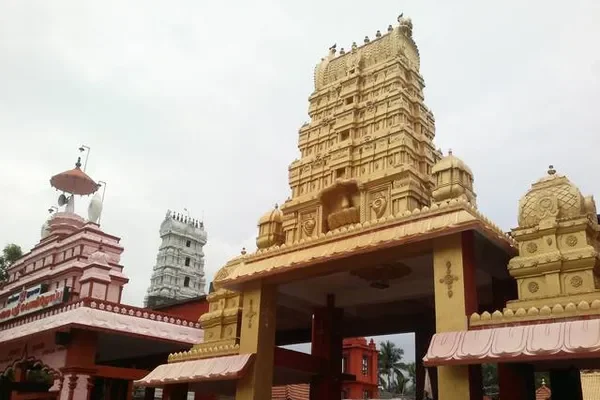 Image of: Ayya Vaikundar Gopuram Thamaraikulam - Worship of Lord Ayya Vaikundar
