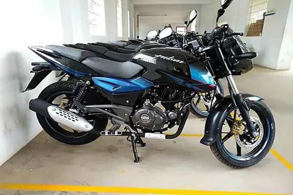 Image of: Bajaj Auto (Athen Automobiles, Nagercoil, KP Road)