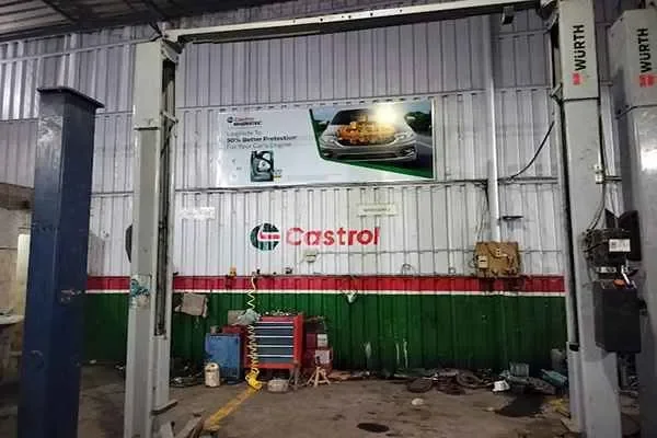 Image of: Castrol Auto Service - Lucky Automobile Chikhli