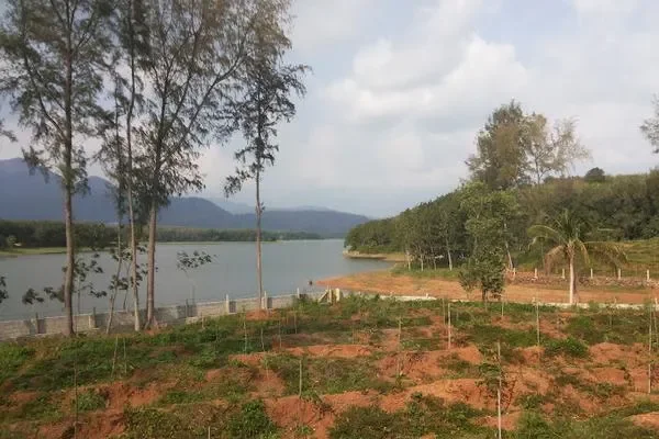 Image of: Chittar Lake Travel Guide - Explore Natures Serenity