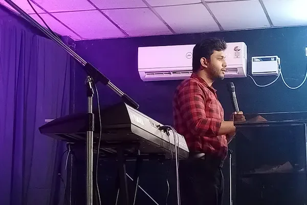 Image of: Crown of Life Church Karungal - Worship & Peace