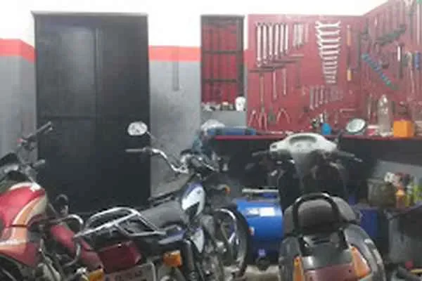 Image of: Derik Bike Point - Quality Motorcycle Service