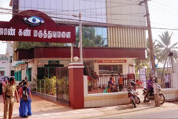 Image of: Dr John Eye Hospital - Premier Eye Care Services