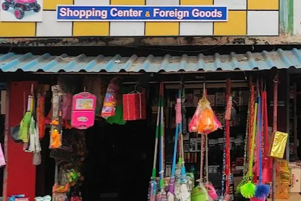 Image of: Deera Shopping for Unique Foreign Goods