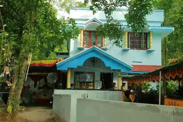 Image of: Diana Bar - Friendly Bar with Local Drink Specials