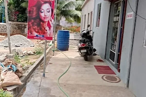 Image of: Eyelash Beauty Parlour and Bridal Studio Services