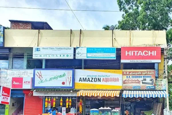 Image of: Fara Beauty Parlour A/C for Luxurious Beauty Services