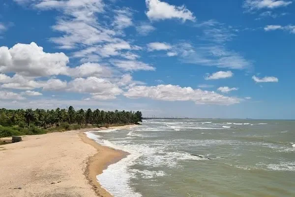 Image of: Fort Beach - Relaxing Getaway on Scenic Coastline