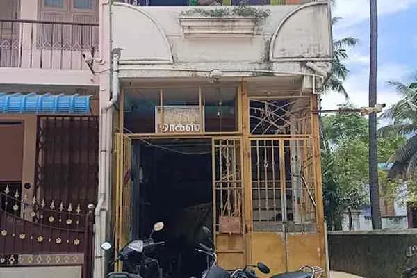 Image of: Friends Workshop - Motorcycle Repairs