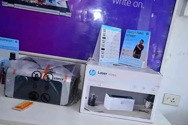 Image of: HP World - Electronics and Dining Options