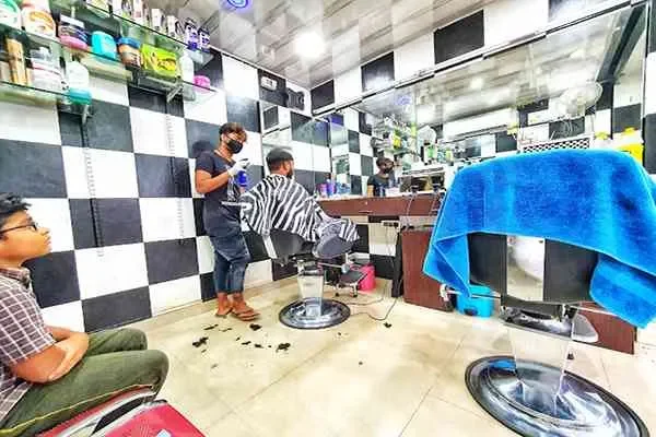 Image of: Hairport Saloon – Premium Haircuts in a Relaxing Environment