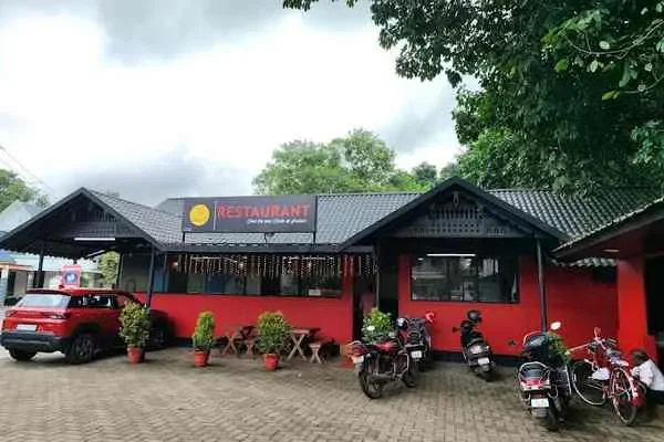 Image of: Hotel Cloud 9 - Cozy Stay & Quality Dining Experience