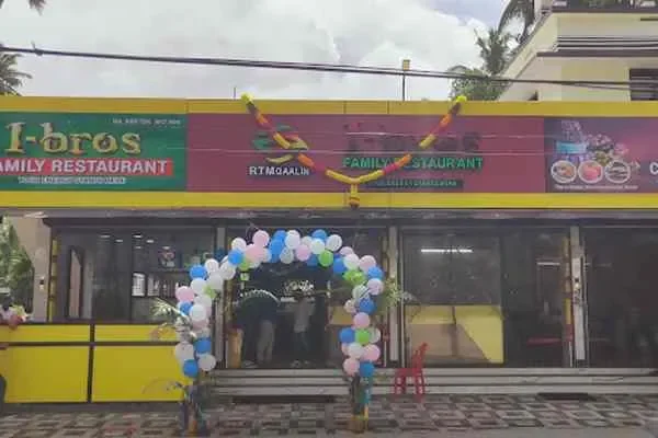 Image of: I,Bros Family Restaurant - Cozy Family Dining & Indian Dishes