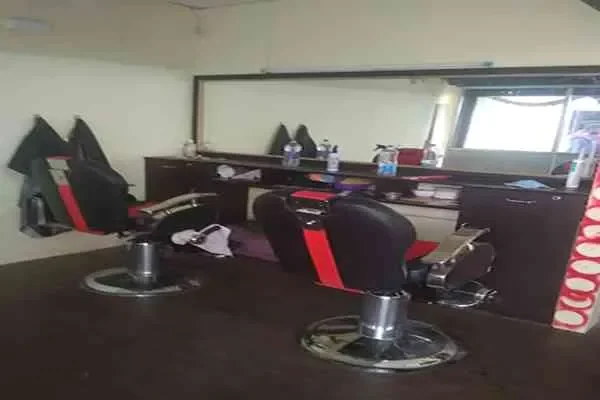 Image of: J Naturals Mens Beauty Saloon: Natural Grooming Solutions for Men