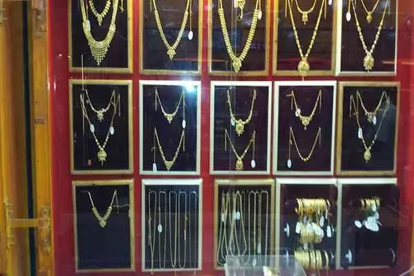 Image of: Janani Jewellers - Traditional Gold Jewelry