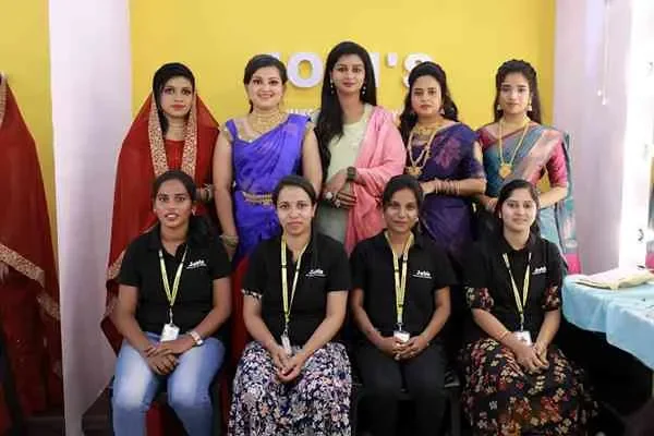 Image of: Jobis Makeup Academy - Learn Makeup Techniques from the Best