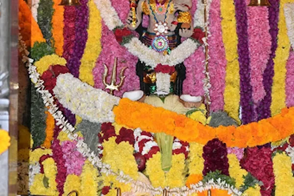 Image of: Kurumboor Esakkiamman Temple Thenthamaraikulam