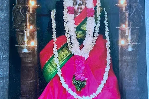 Image of: Kulakkachi Sree Bhadreshwari Amman Temple Unnamalaikadai