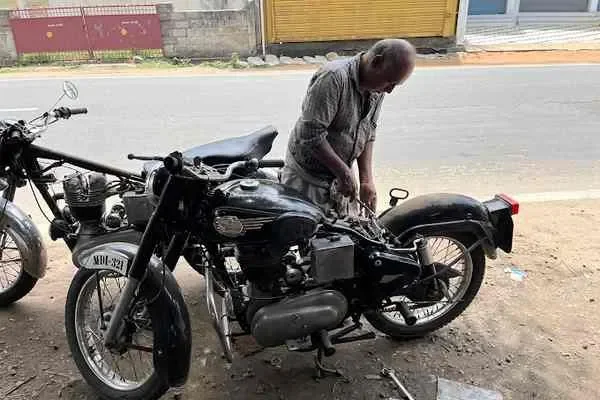 Image of: Kumar Bullet - Royal Enfield Service