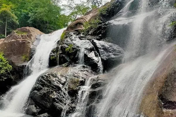 Image of: Explore Kutriyar Double Water Falls Adventure Guide