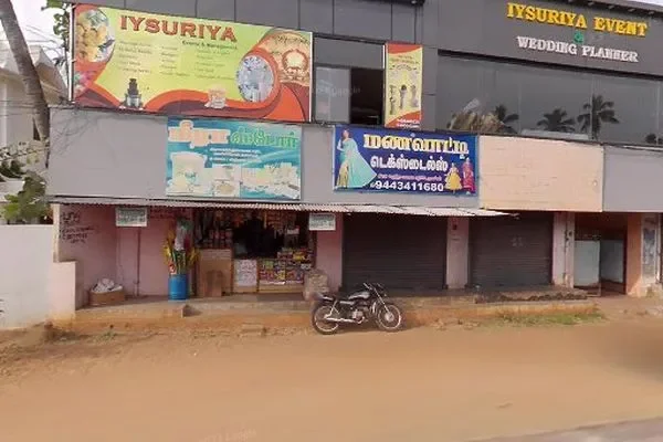 Image of: Ladies Beauty Bar - Glamour and Self - Care Awaits