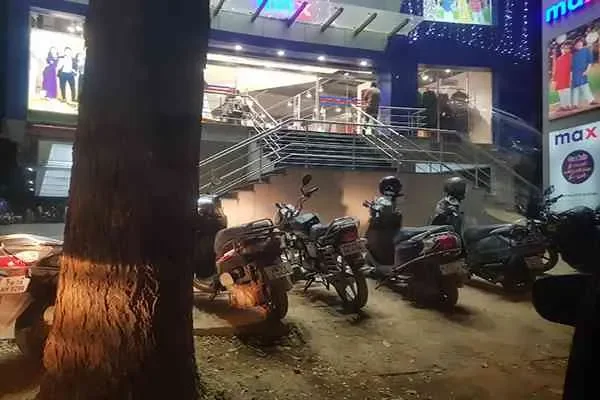 Image of: Max - Premium Clothing and Accessories Store