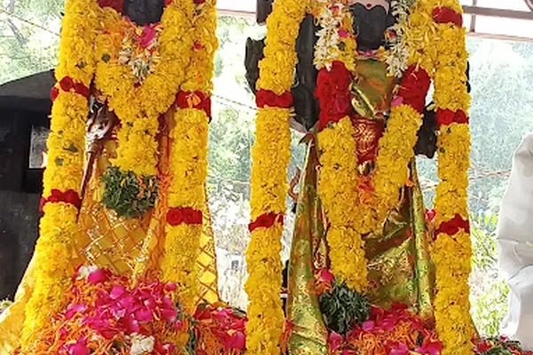 Image of: Mayana Vasal Sri Pechi, Brahma Sakthi, Sevalapperi Mayandi Sudalai Eesan Temple - Sacred Peace at Mayandi Temple