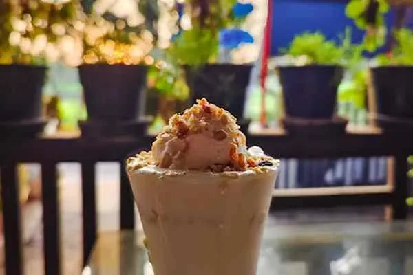 Image of: Mojo Cafe - Trendy Café with Coffee and Snacks