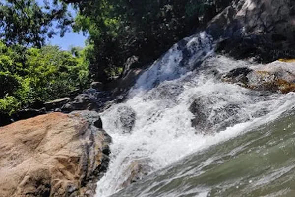 Image of: Mothiramalai Waterfalls Guide and Visiting Tips