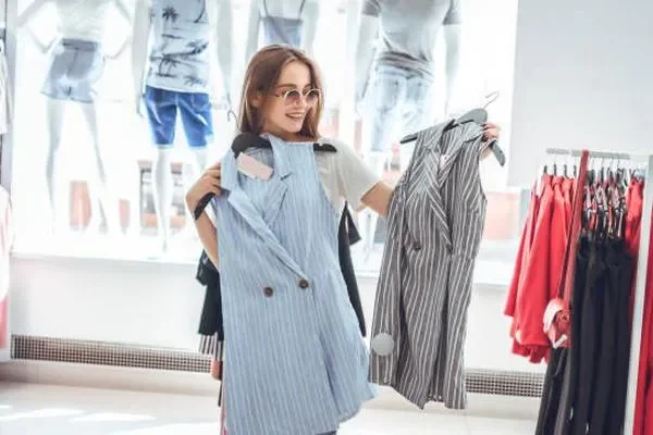 Image of: NAJMA SILKS Kaliyakkavilai - Silk Fabrics & Garments