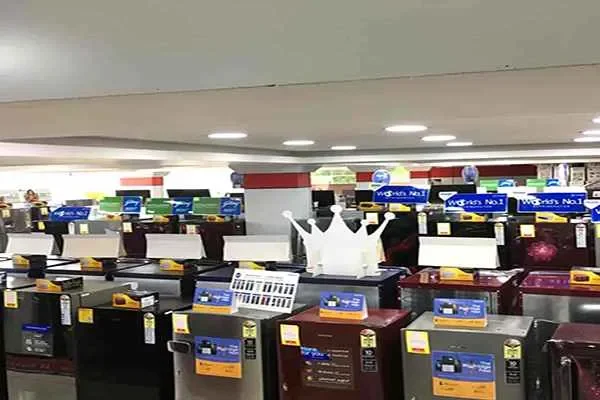 Image of: Nandilath G Mart