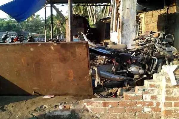 Image of: Narayanan Workshop - Motorcycle Service Center