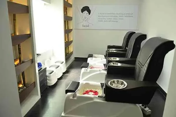 Image of: Naturals Ayur Salon & Ayurvedic Wellness Centre: Holistic Beauty Solutions