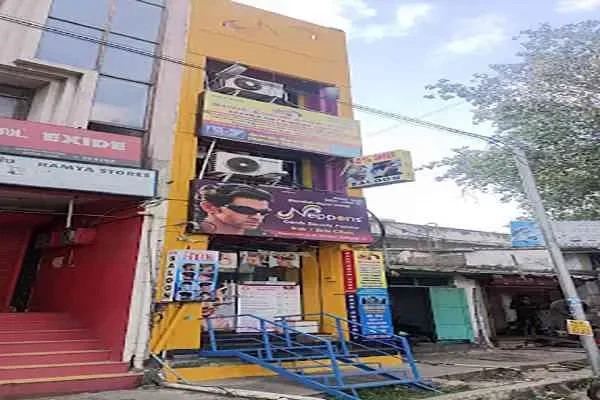 Image of: Neppons Gents Beauty Parlour: Men's Grooming at Its Best