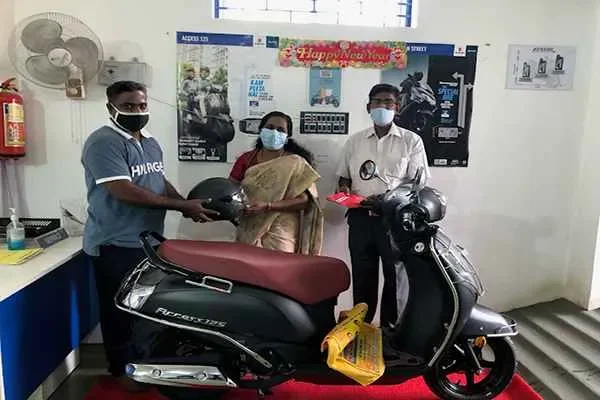 Image of: Nichols Motors, Suzuki Two wheeler Showroom