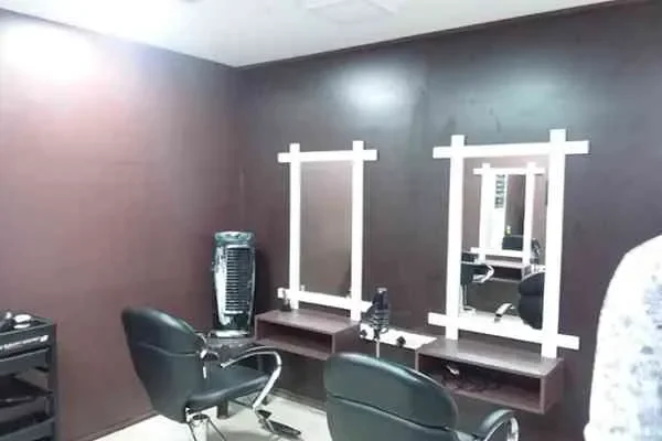 Image of: ON Unisex Salon: Stylish Grooming Solutions for Everyone