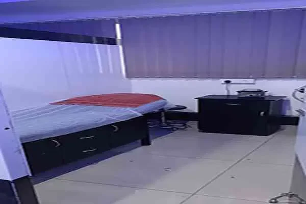 Image of: Ole Unisex Salon - Versatile Hair and Beauty Solutions for All