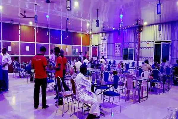 Image of: Oorambu Classic Club Bar - Relaxed Dining and Drinks