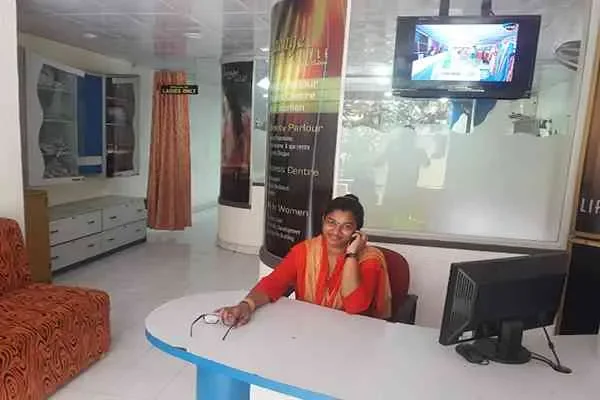 Image of: Oraenge Life Style Pvt Ltd - Fashionable Hair and Beauty Solutions