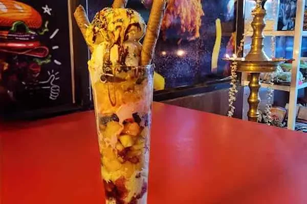 Image of: PR Cafe - Casual Dining with Comfort Food & Beverages