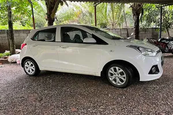 Image of: Parveen Travels