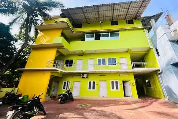 Image of: Royal Paradise - Luxurious Dining Experience