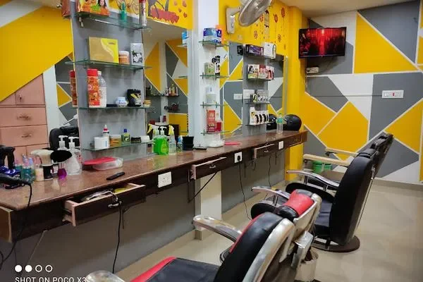 Image of: Royal King Saloon - Premier Lounge - Entertainment Spot