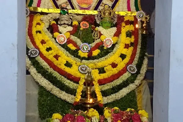 Image of: Shri Devi Mutharamman Tirukovil Puthalam