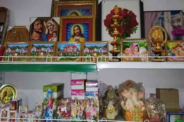 Image of: Smart Mart & Fashions - Trendy Clothing and Essentials