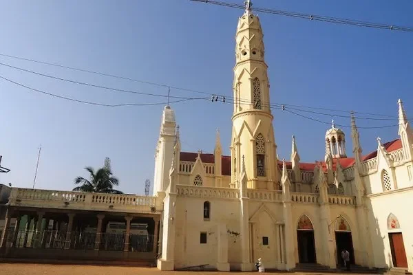 Image of: St Xaviers Cathedral Visit History and Architecture Guide